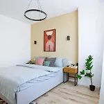 Sol - Old Town Centre I Cheap Carpark Nearby I Balcony 아파트 부쿠레슈티