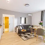 아파트 Sol - Old Town Centre I Cheap Carpark Nearby I Balcony 부쿠레슈티