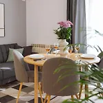 Sol - Old Town Centre I Cheap Carpark Nearby I Balcony 부쿠레슈티