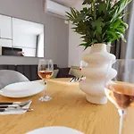 Sol - Old Town Centre I Cheap Carpark Nearby I Balcony * 부쿠레슈티
