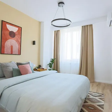 Sol - Old Town Centre I Cheap Carpark Nearby I Balcony * Bucharest